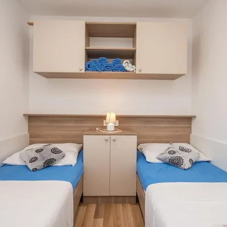 Semesterbostad Mobile Sea Bream Pašman