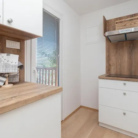 Mobile Sea Bream Tatil Evi Pašman