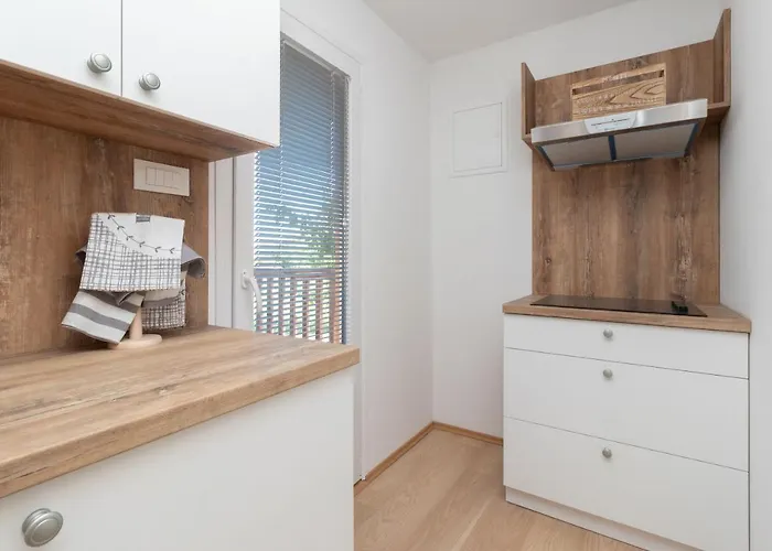 Mobile Sea Bream بيت للعطل Pašman